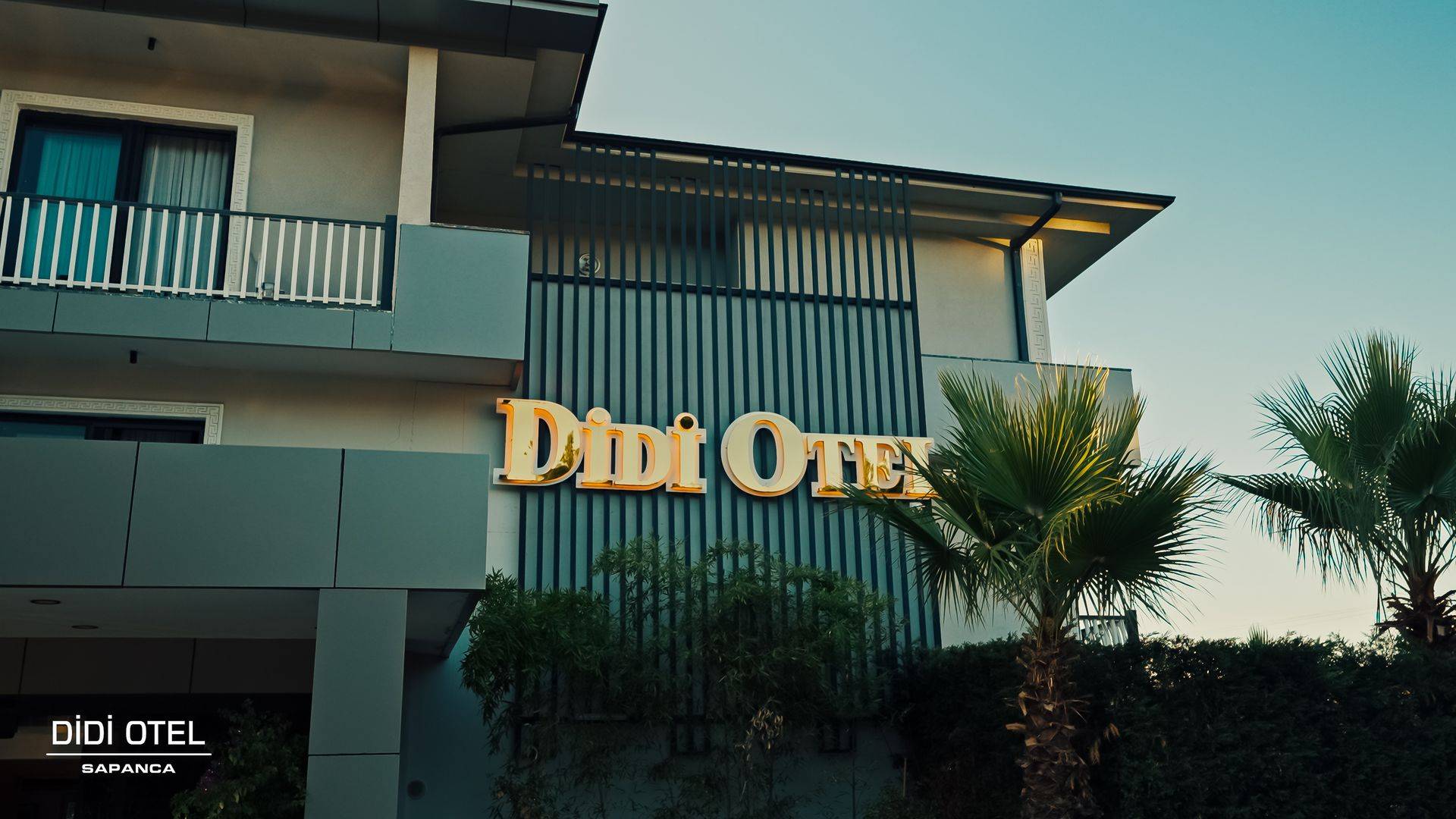 DİDİ Otel Sapanca dış cephesi, altın saat ışığında